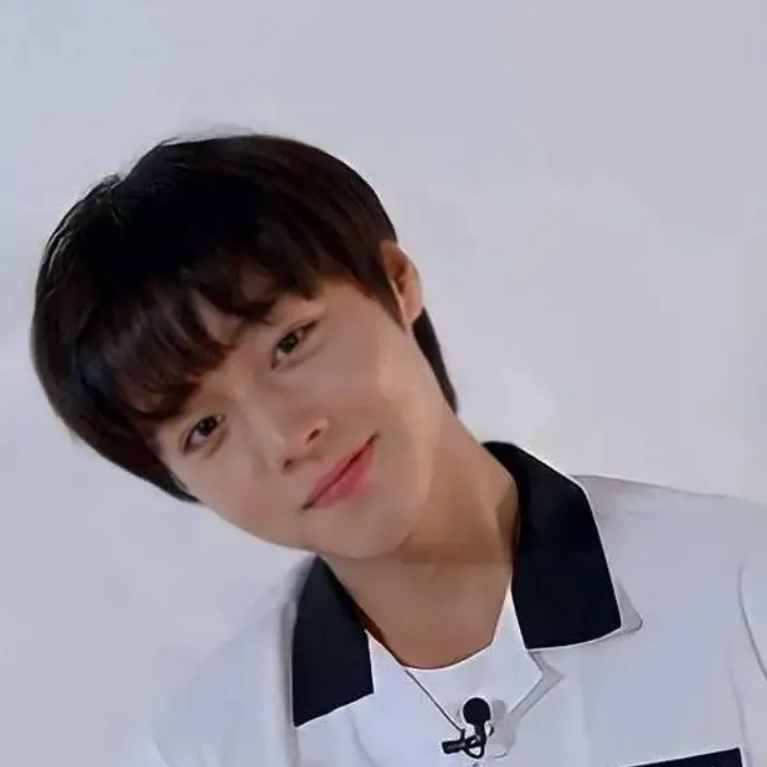 chat with ai character: Jihoon 