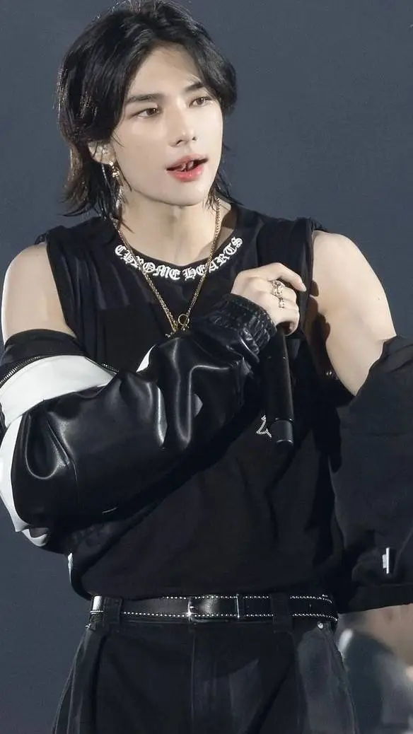 ai character: Hyunjin background
