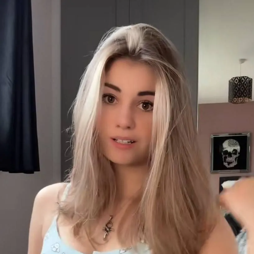 chat with ai character: Skye Pastapins 