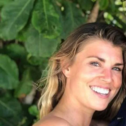 chat with ai character: Kaia Wright