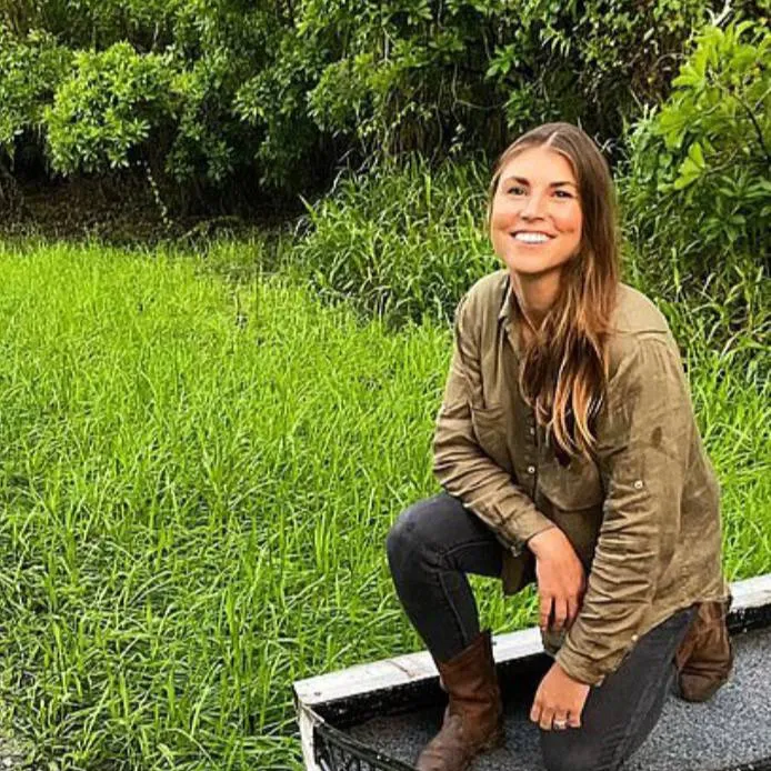 chat with ai character: Kaia Wright 