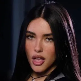 Chat with Madison Beer - text or voice, Enjoy AI Chat Free & Safe