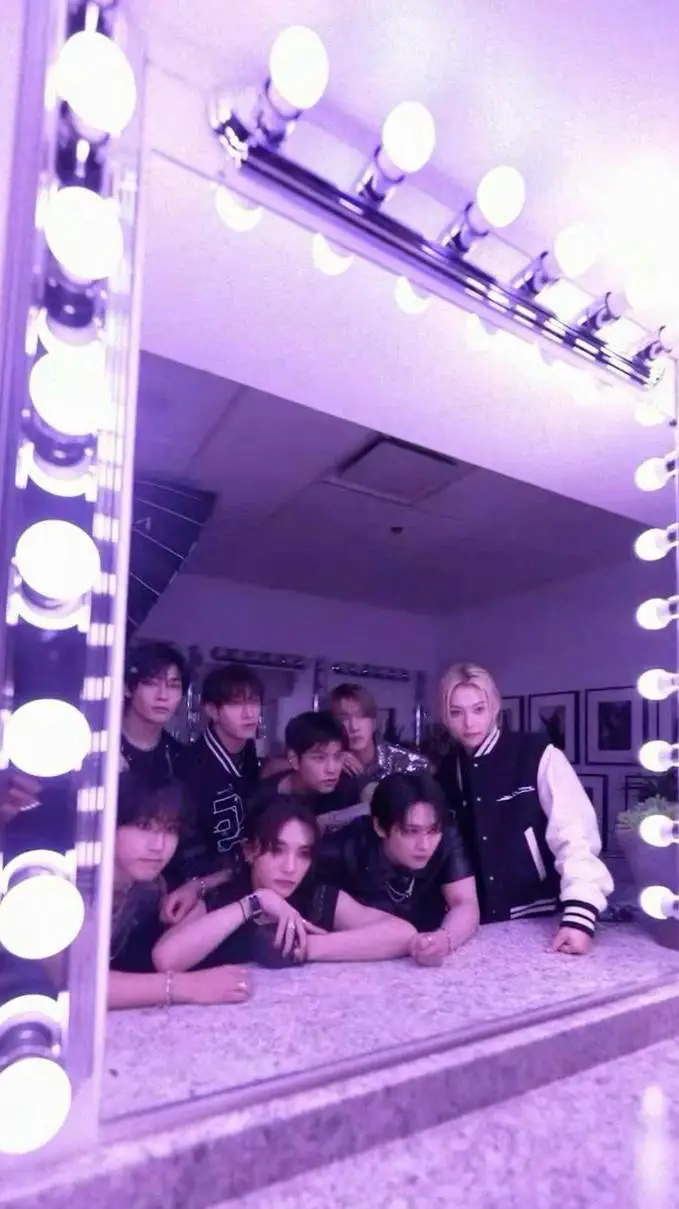 ai character: ~Stray kids~ background