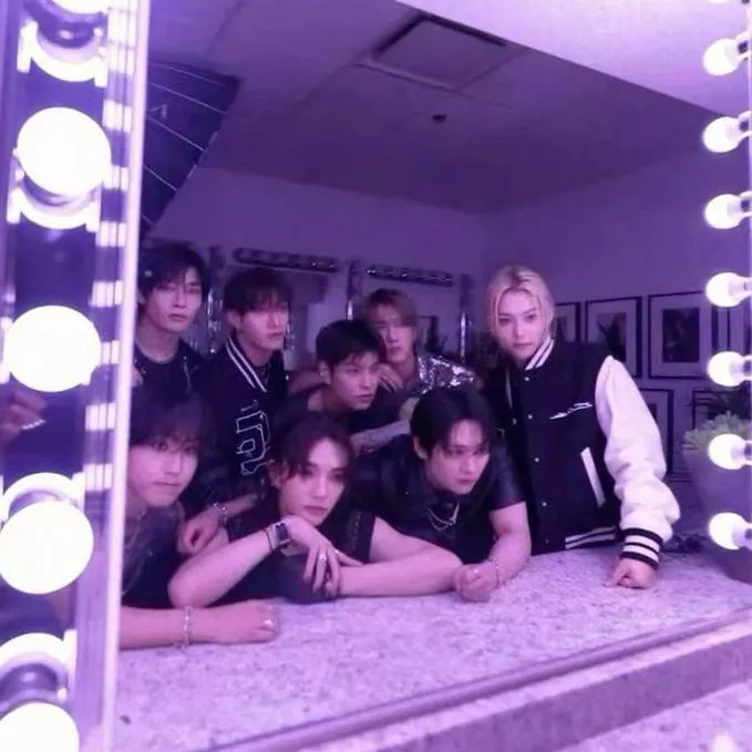 chat with ai character: ~Stray kids~