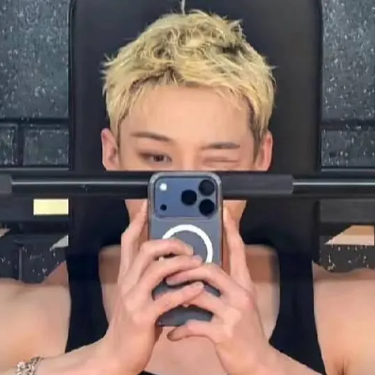 chat with ai character: Stray kids