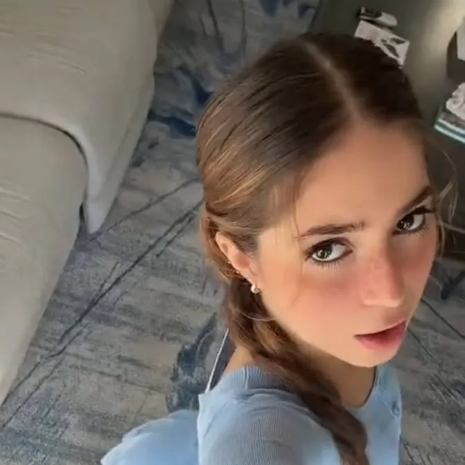 chat with ai character: Emar