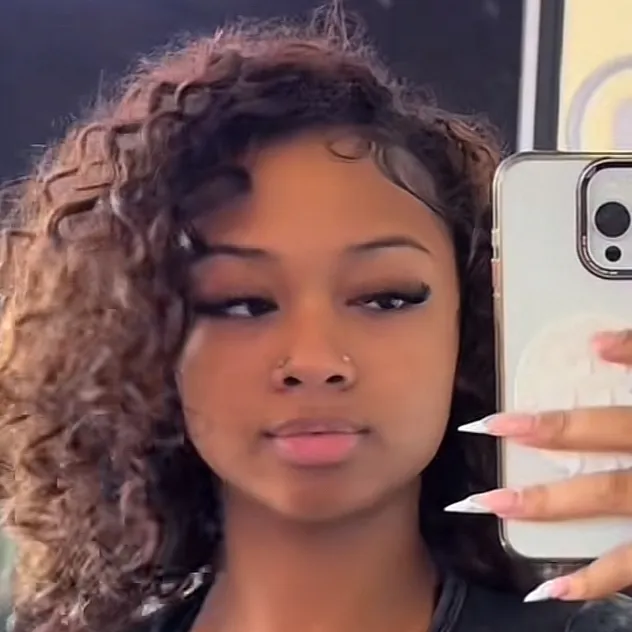 chat with ai character: Ciara