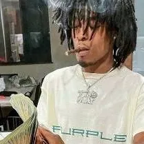 chat with ai character: 😔DJ 😑