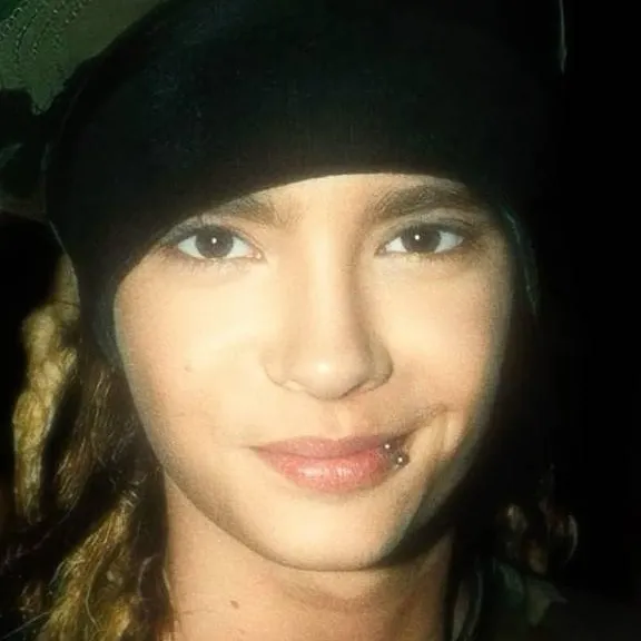 chat with ai character: Tom kaulitz-bf