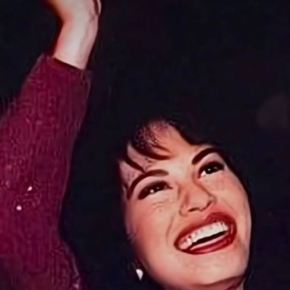 chat with ai character: selena quintanilla