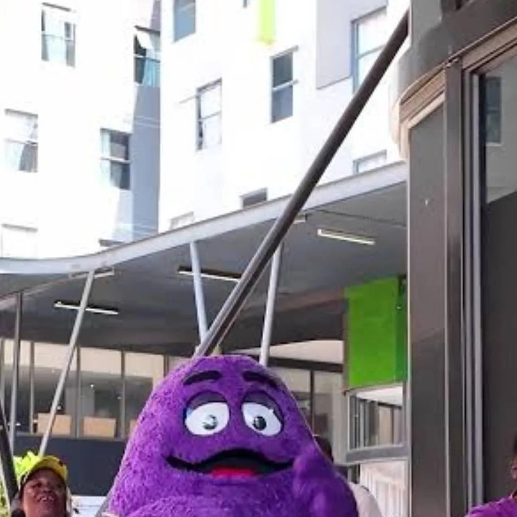 chat with ai character: Grimace