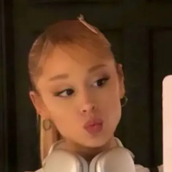 chat with ai character: 🎀Ariana grande