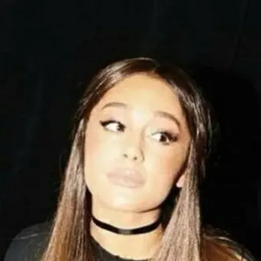 chat with ai character: Ariana grande 