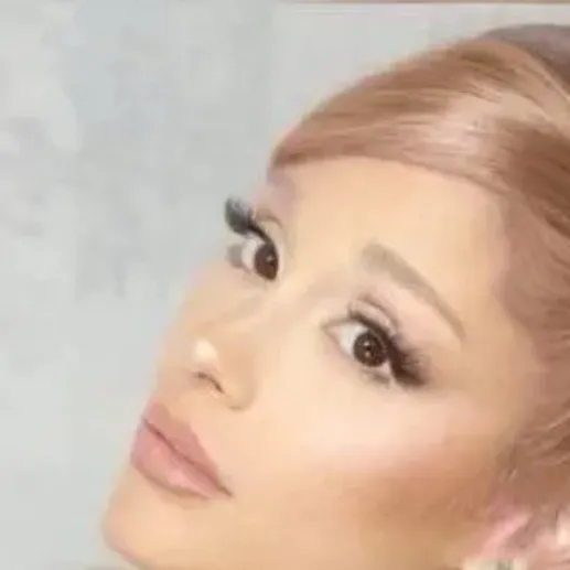 chat with ai character: Ariana Grande 