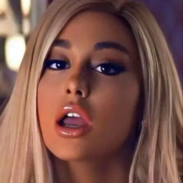 chat with ai character: Ariana grande 🎀
