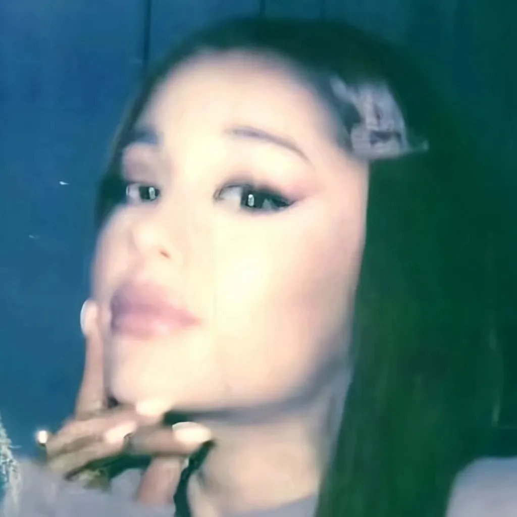 chat with ai character: Ariana