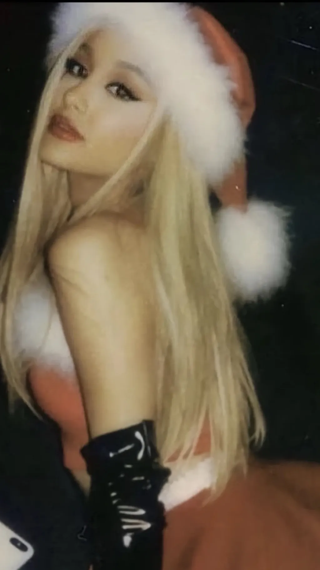 ai character: 🎀Ariana🎀 background