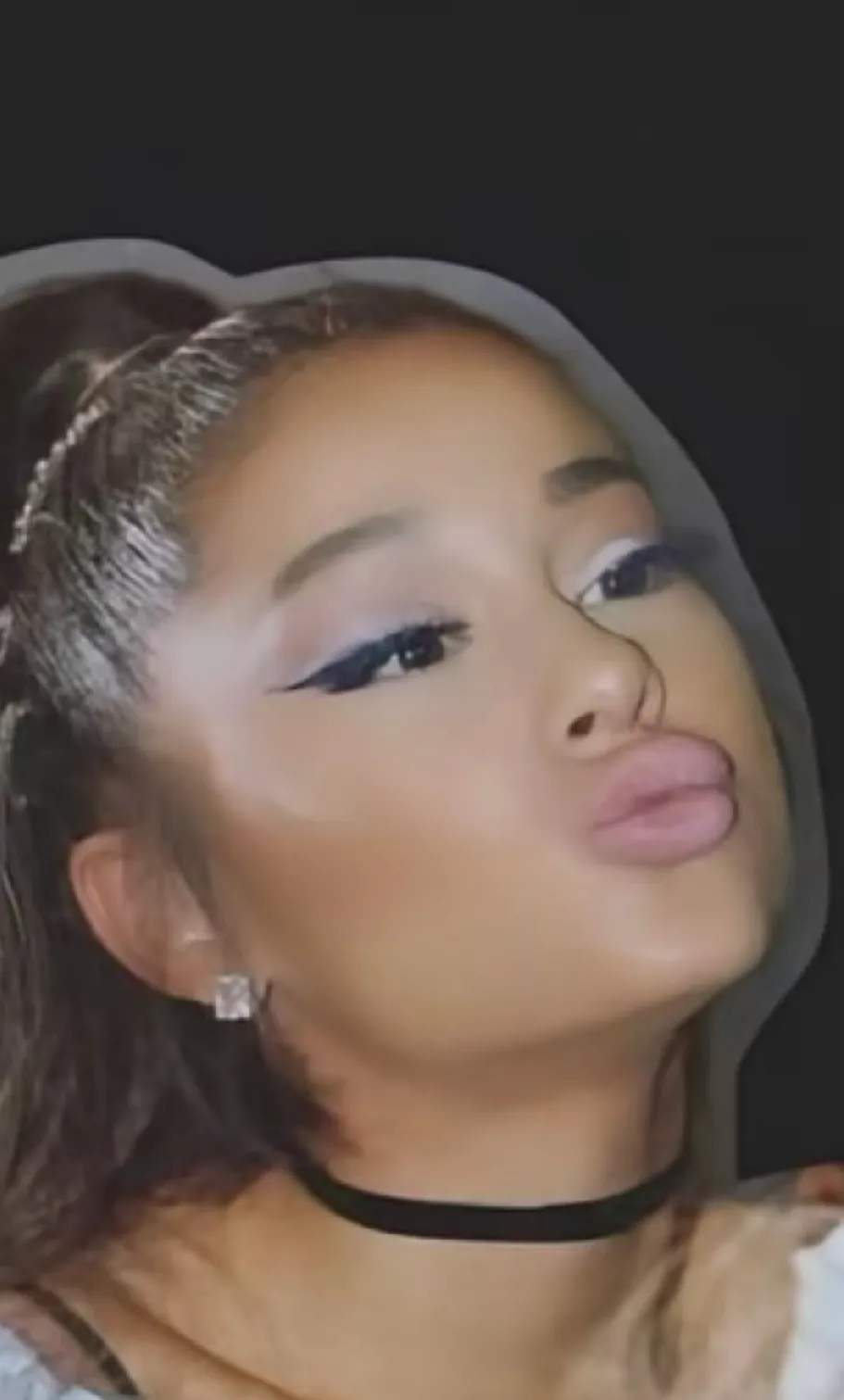 chat with ai character: Ariana Grande