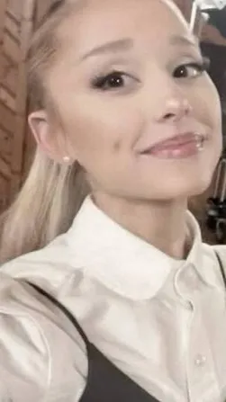 chat with ai character: Ariana