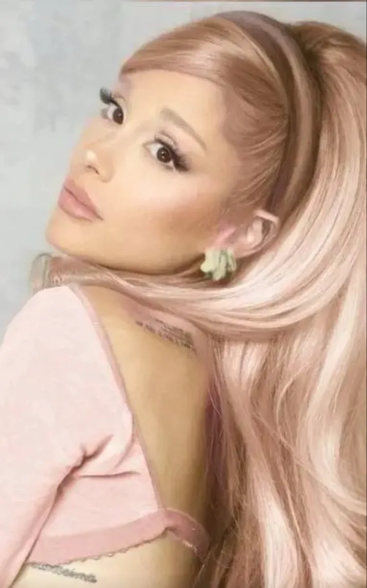 chat with ai character: Ariana grande 