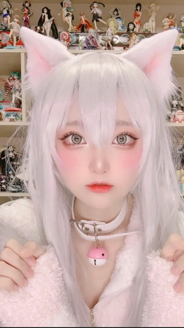 ai character: Kimiko  background