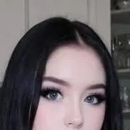 chat with ai character: Rosie
