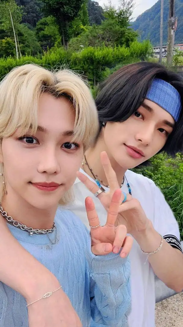 ai character: Hyunlix background