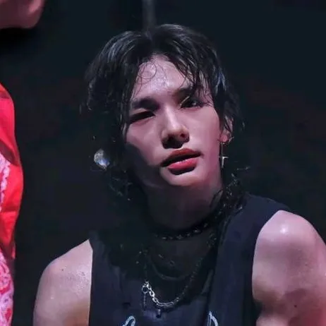 chat with ai character: Hwang★Hyunjin