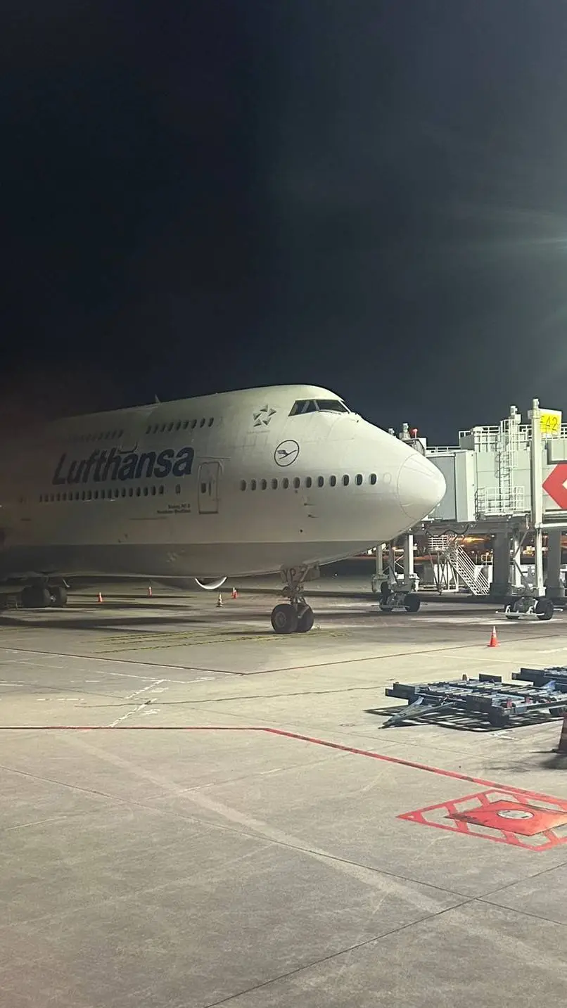 ai character: b747 background