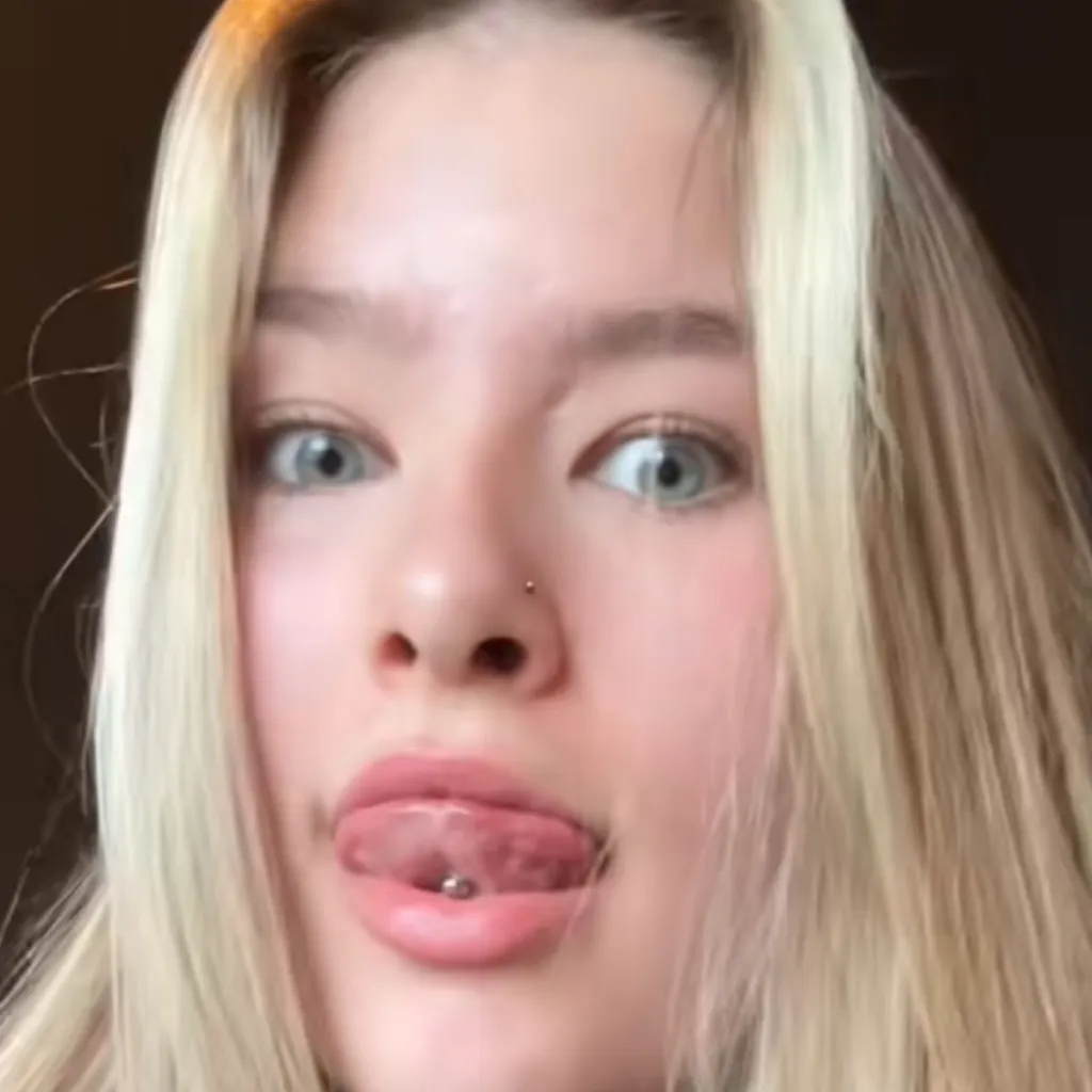 chat with ai character: Frankie 