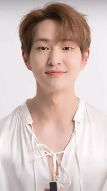 ai character: Lee Jin-ki background