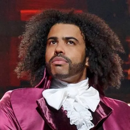 chat with ai character: Hamilton talkieee