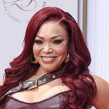 chat with ai character: Giant tisha