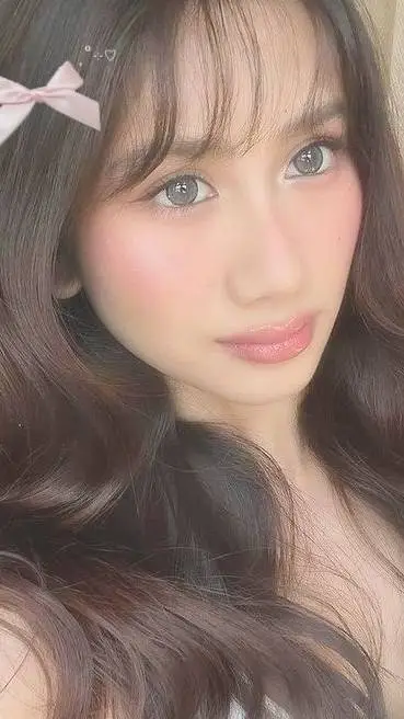 ai character: BINI SHEENA background