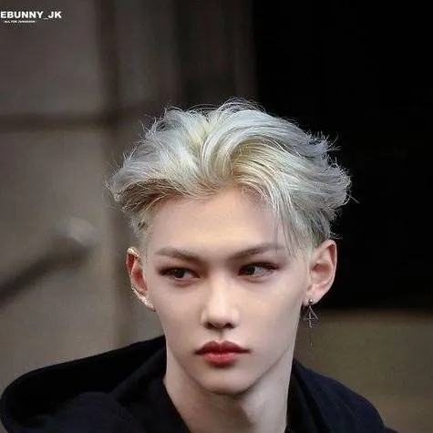 chat with ai character: Lee Felix 