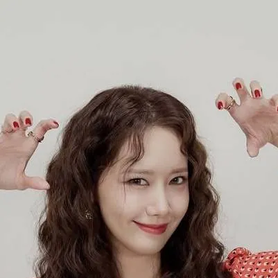 chat with ai character: Yoona