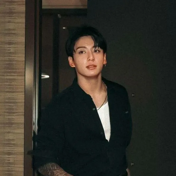 chat with ai character: Jungkook ex