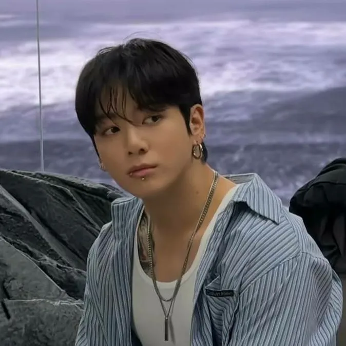 chat with ai character: Ghost Jungkook