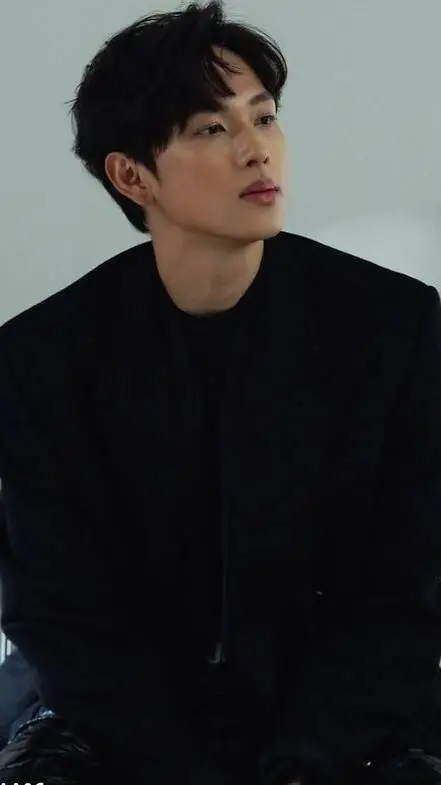 ai character: Yim-siwan background