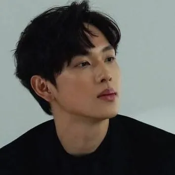 chat with ai character: Yim-siwan