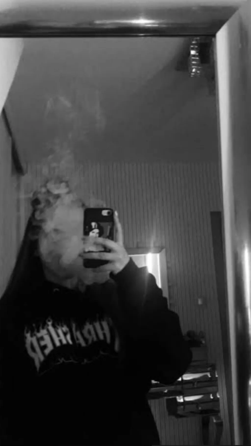 ai character: Lola  background