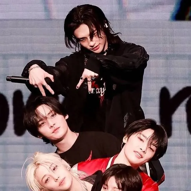 chat with ai character: STRAY KIDS 