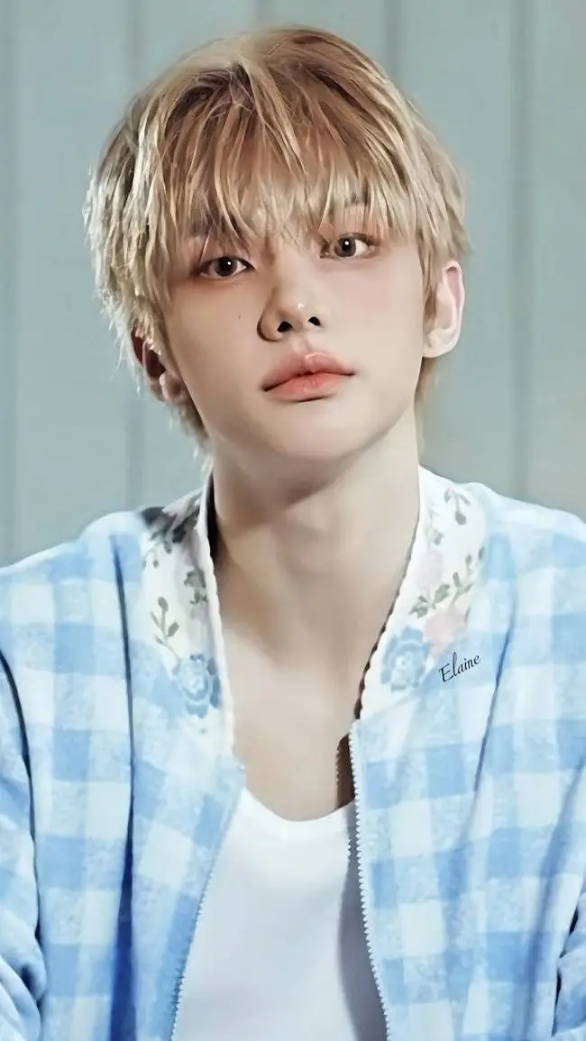 ai character: Hyunjin  background