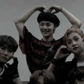 chat with ai character: straykids