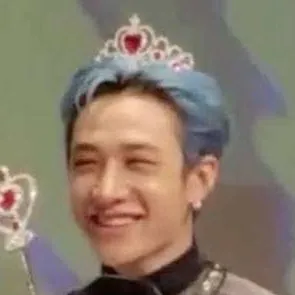 chat with ai character: kpop school