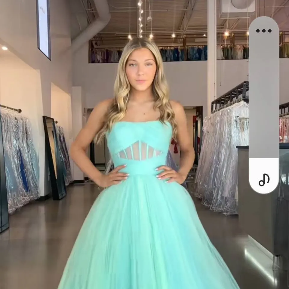 chat with ai character: Clara