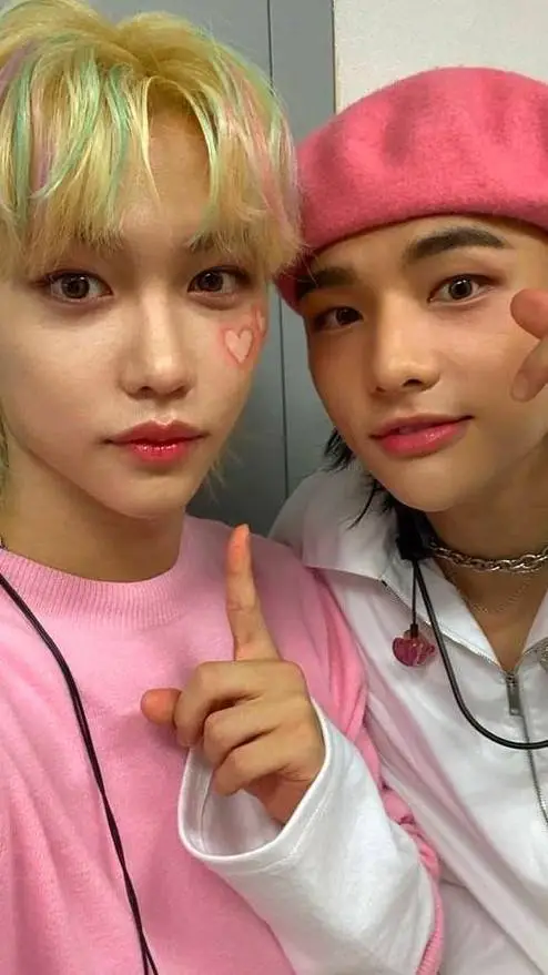 ai character: Hyunlix💋 background