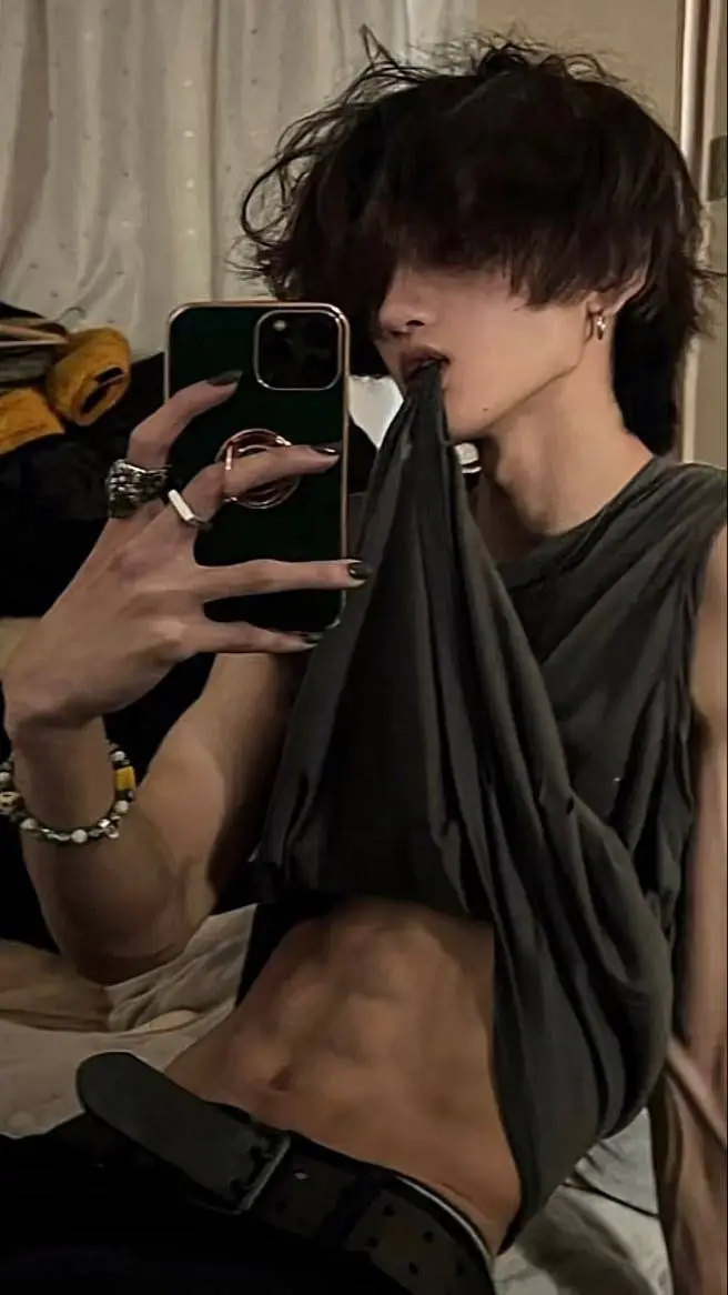 ai character: máximo  background