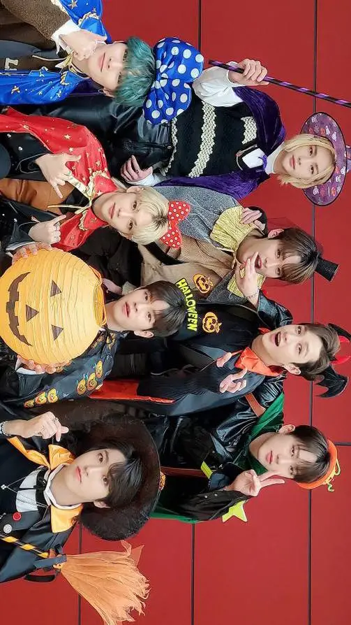 ai character: message straykids background