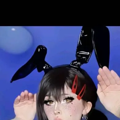 chat with ai character: goth girl 